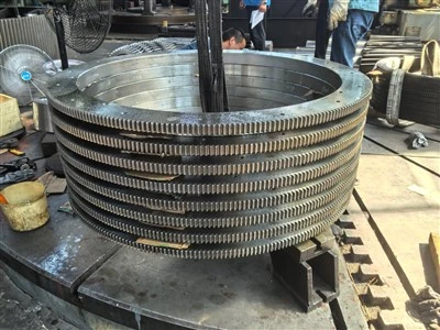 bánh răng và trục bánh răng